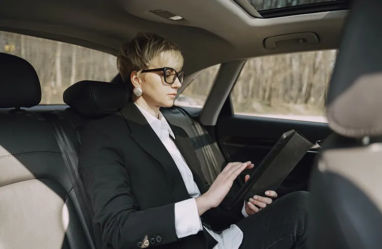 Reliable airport taxi for business travelers using Connecto Airport Taxis, Corporate travels, Business Tours, Business Women